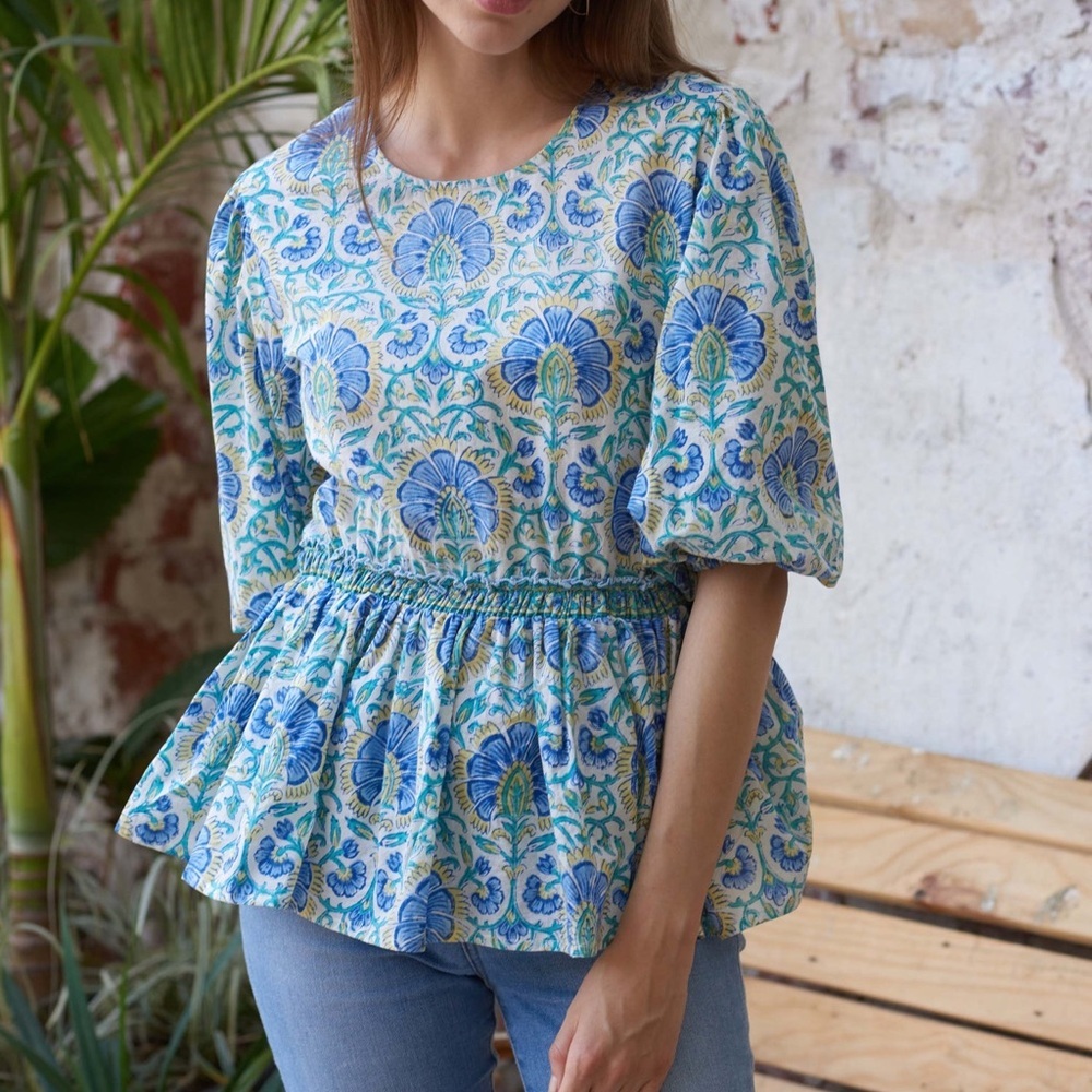 SOHANA Zoey Top in Blue Floral Pattern Size Medium